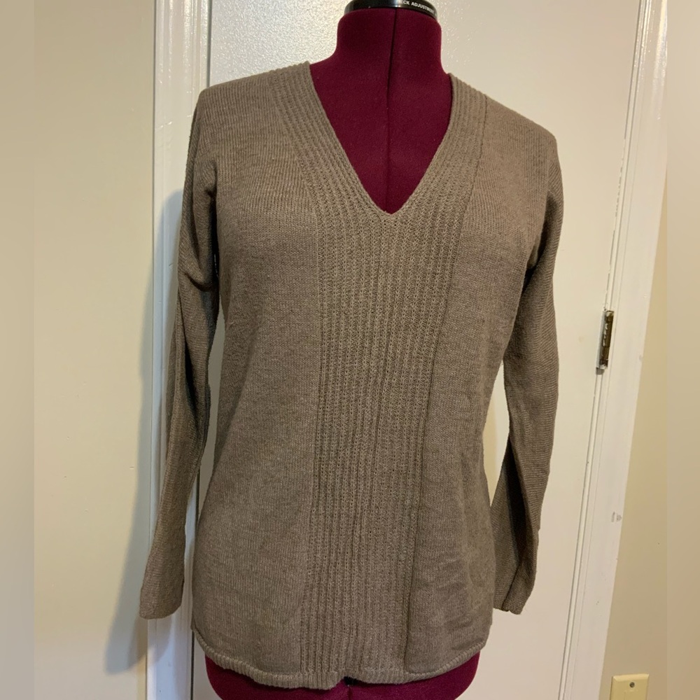 EUC Old Navy Knitwear V Neck Tunic Sweater in Tan color